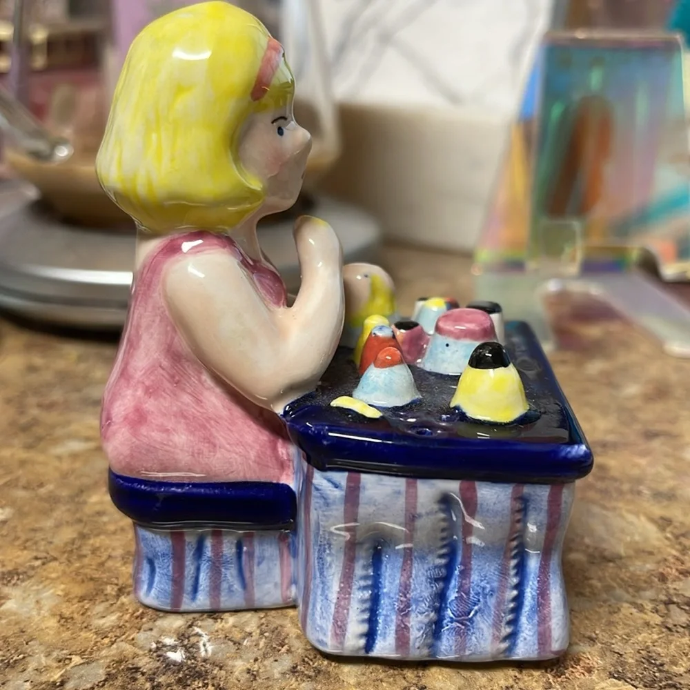 OCI Omnibus Vintage 1980’s Beauty Bar Salt Shaker